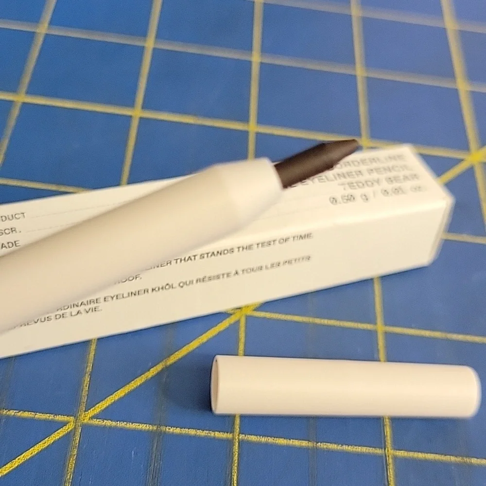 rem Beauty at The Boarderline Gel Eyeliner Pencil New 0.5g -Teddy Bear